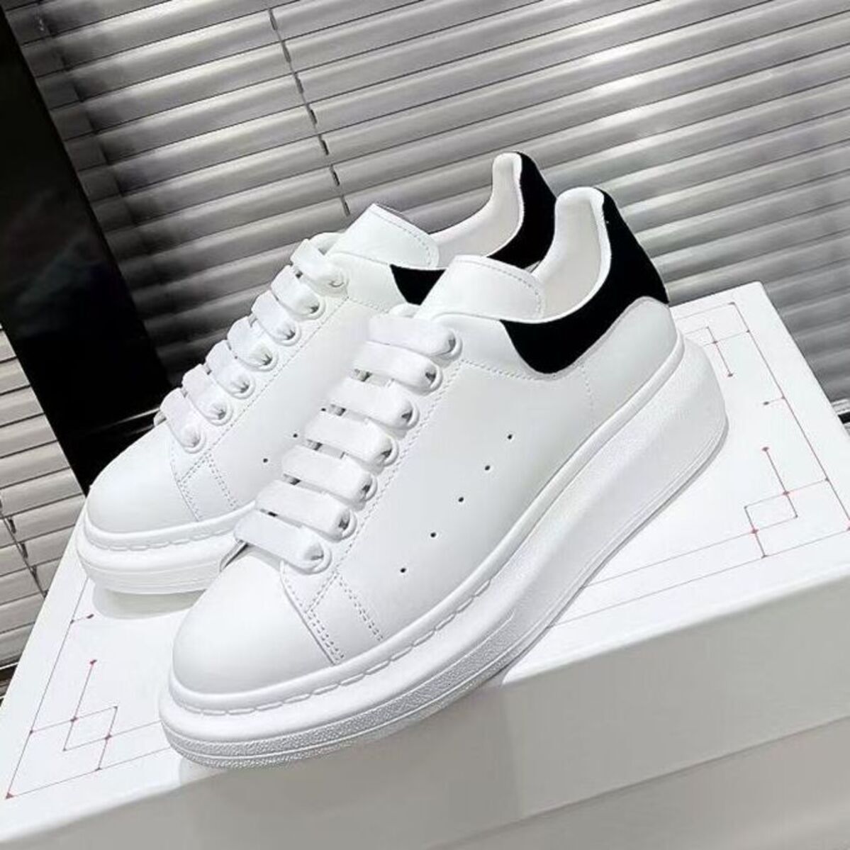 Designer sneakers oversized Tainers Alexander shoes men casual Shoes Fashion leather men women Sneaker Red Pink Glitter White Black Sole Women Men size 35-45