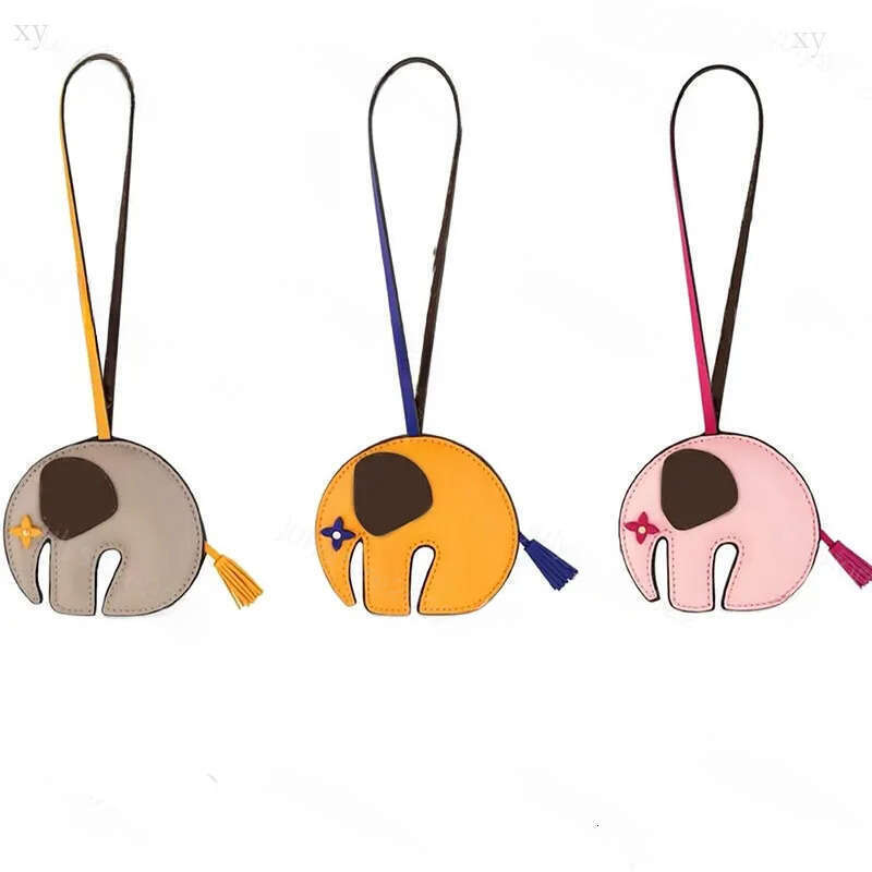 Leather Keychains key chain super Chains Charm for Women Panda Elephant Fashion Bag Pendant Mens Gold Mental Buckles Lovers Keyring Bagcharm Accessories