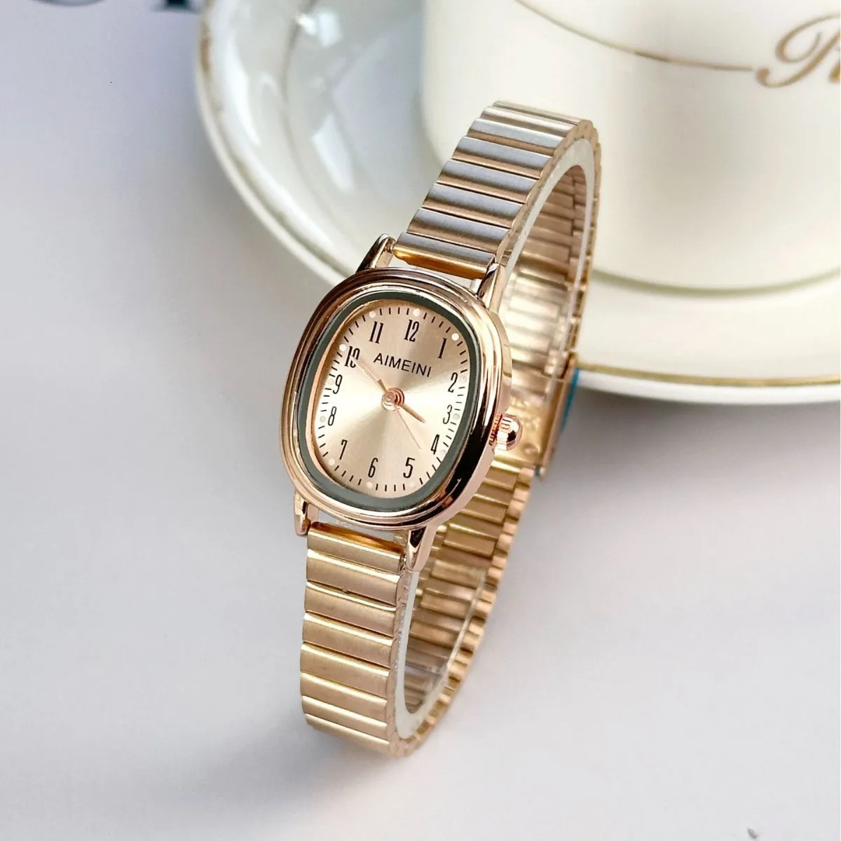 Woman Bracelet watches Oval Niche Small Gold Retro Simple Digital Minimalist Ladies Steel Straps Fashion Quartz Wristwatches 260106