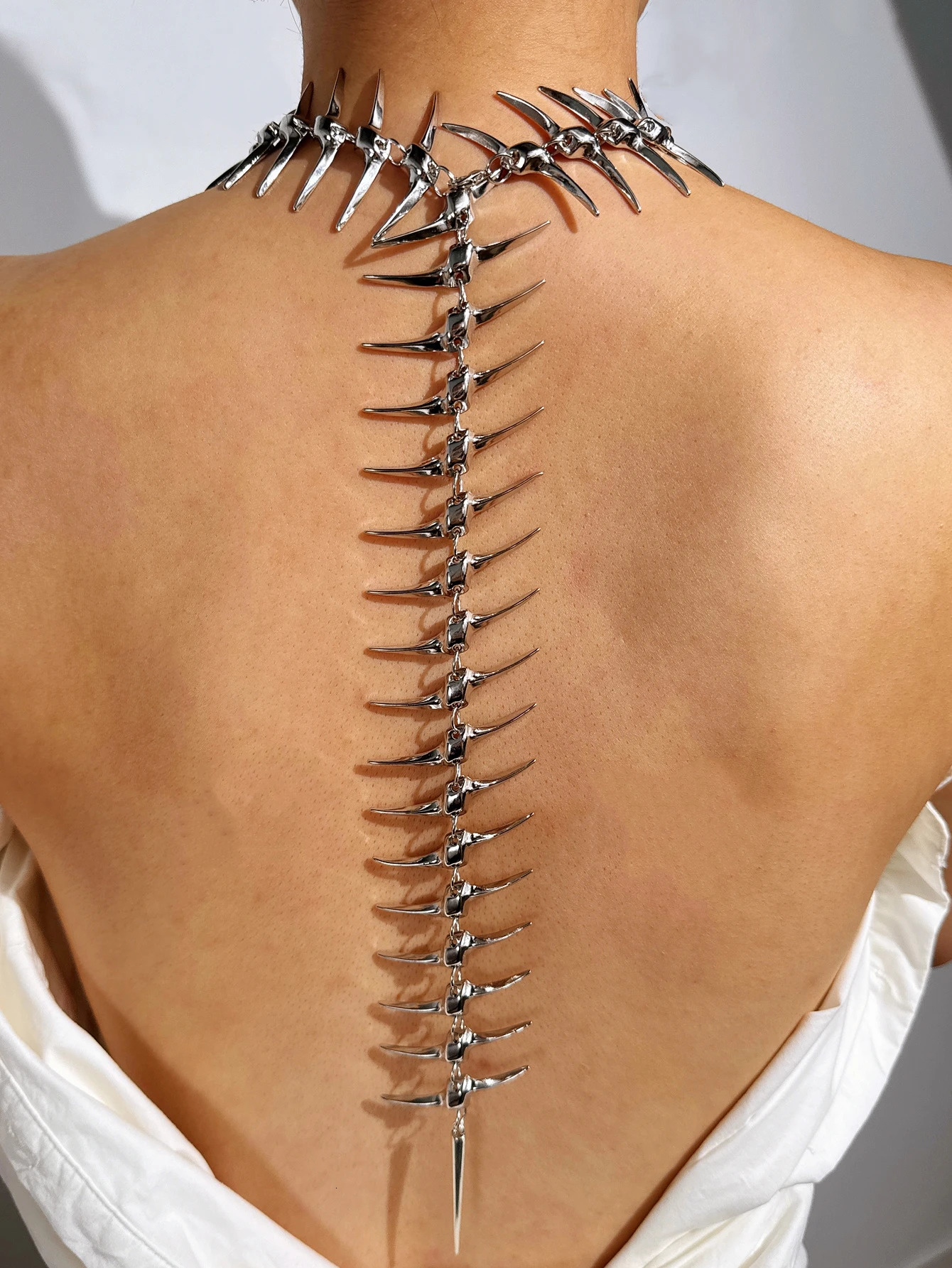 Edgy Niche Hip-Hop Thorn Skeleton Alloy Womens Necklace Perfect for Holiday Parties Everyday Wear Street Style Outfits 260106