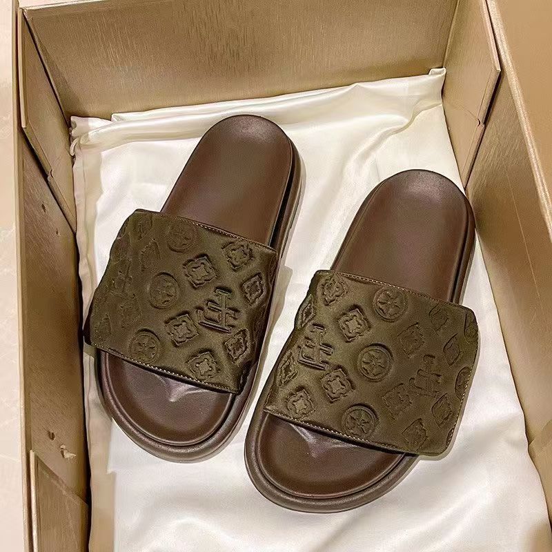 hot Free delivery Slippers Fashion Velcro slippers for women wearing thick soled soft soled non slip cool slippers