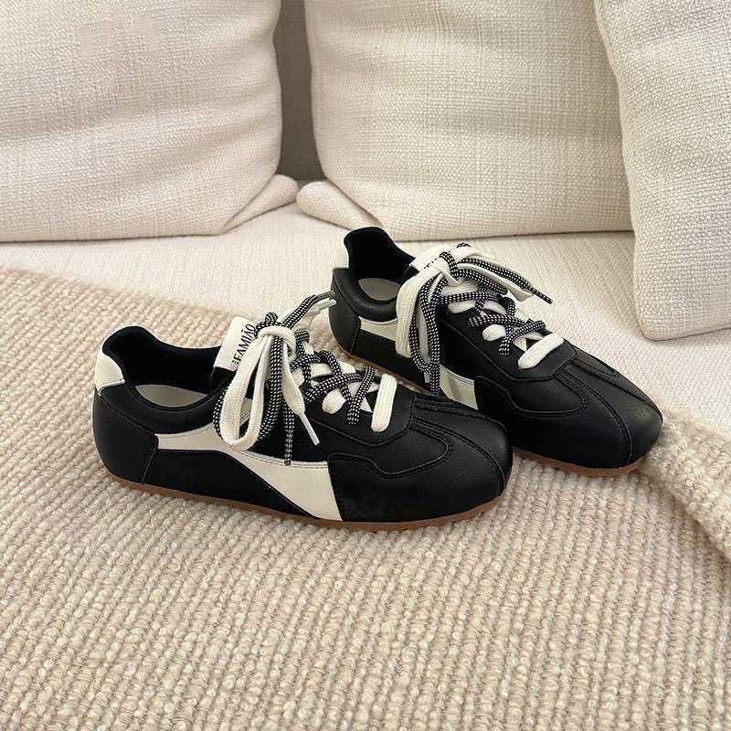 A new pair of mens and wens versatile worn-out style dirty leather shoes lace-up casual flat shoes Y251125