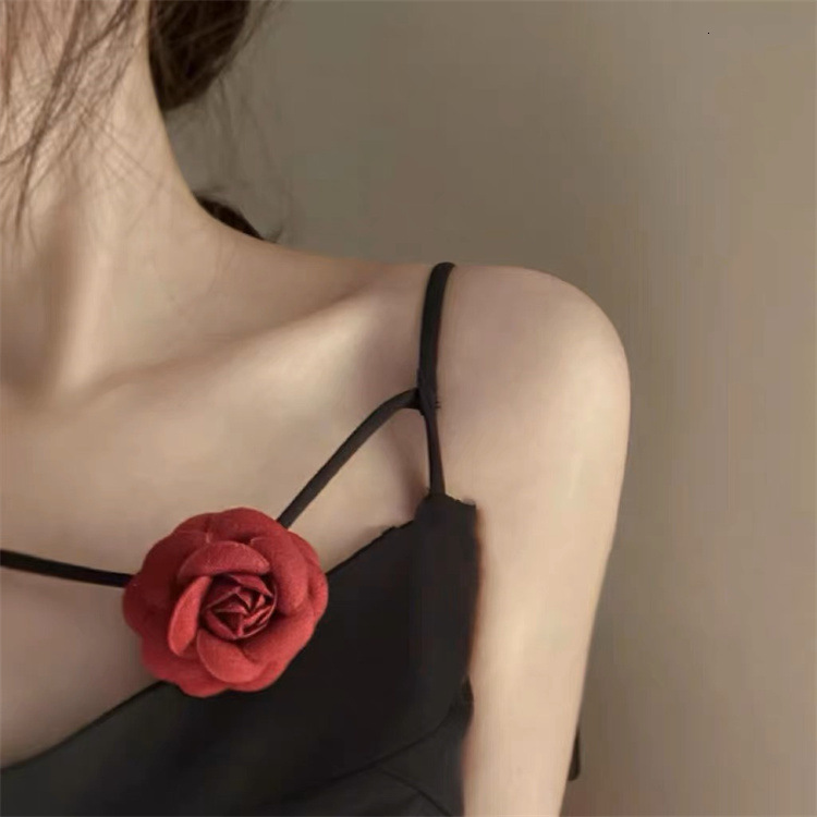 Exquisite French Fashion Style Brooch Vintage Brooch French Camellia Brooch High-End Imitation Wool Pearl Suit Coat