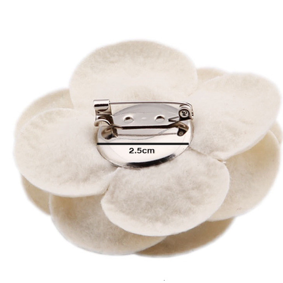Exquisite French Fashion Style Brooch Vintage Brooch French Camellia Brooch High-End Imitation Wool Pearl Suit Coat