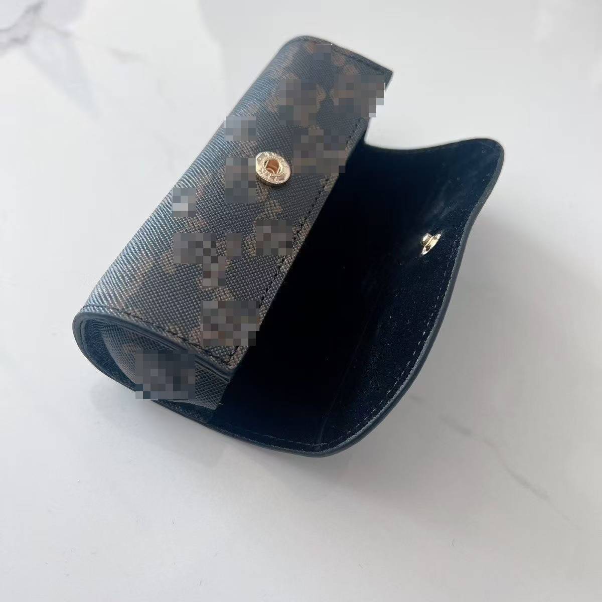 Miniature Travel-Friendly Jewelry Case with Separate Compartments for Rings