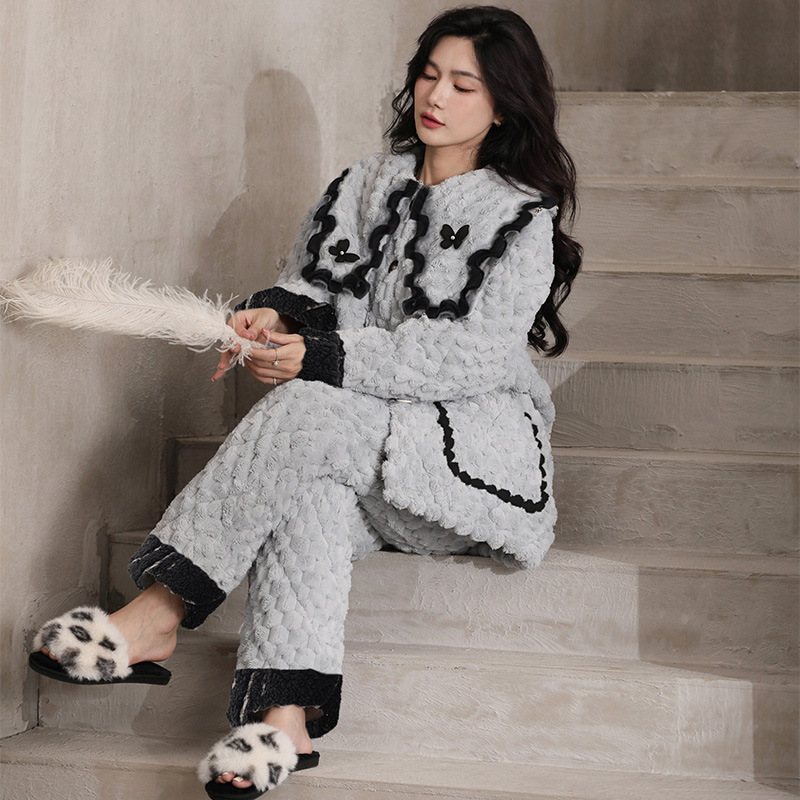 B1301-Chic Casualwear: Light Fabric Women's Sleepwear Pant Featuring a Gentlehearted Image Perfectly Tailored by Season