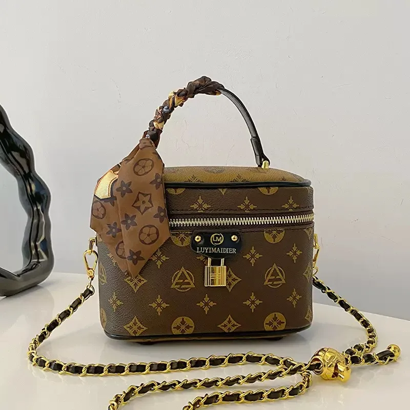 Free shipping. Designer-style handbag. Handbag. Fashionable and brand-new crossbody high-end Boston pillowcase bag.