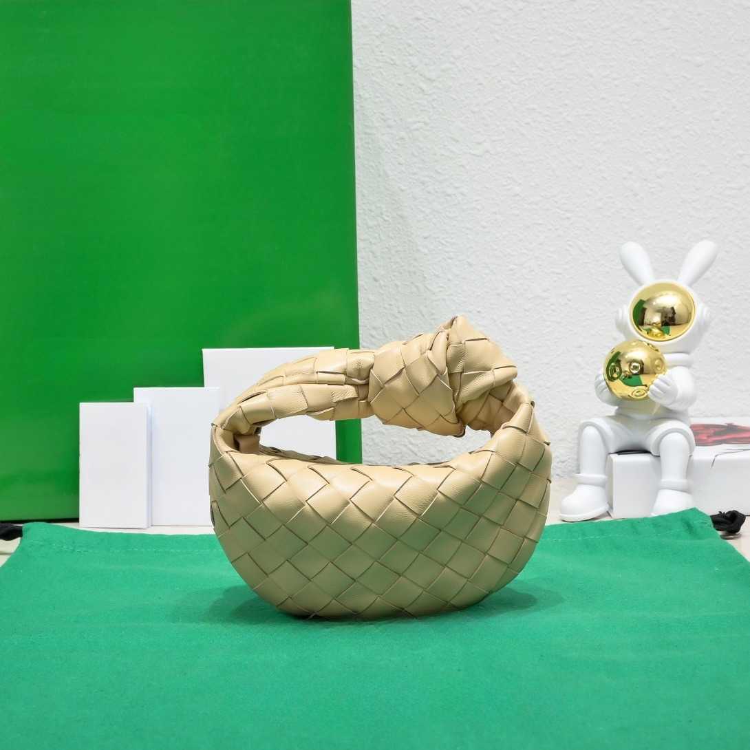 Brand Woven designer bag BV New Handheld Dumpling Bag Knotted Handbag for Women Versatile Mini Cute Lipstick Storage