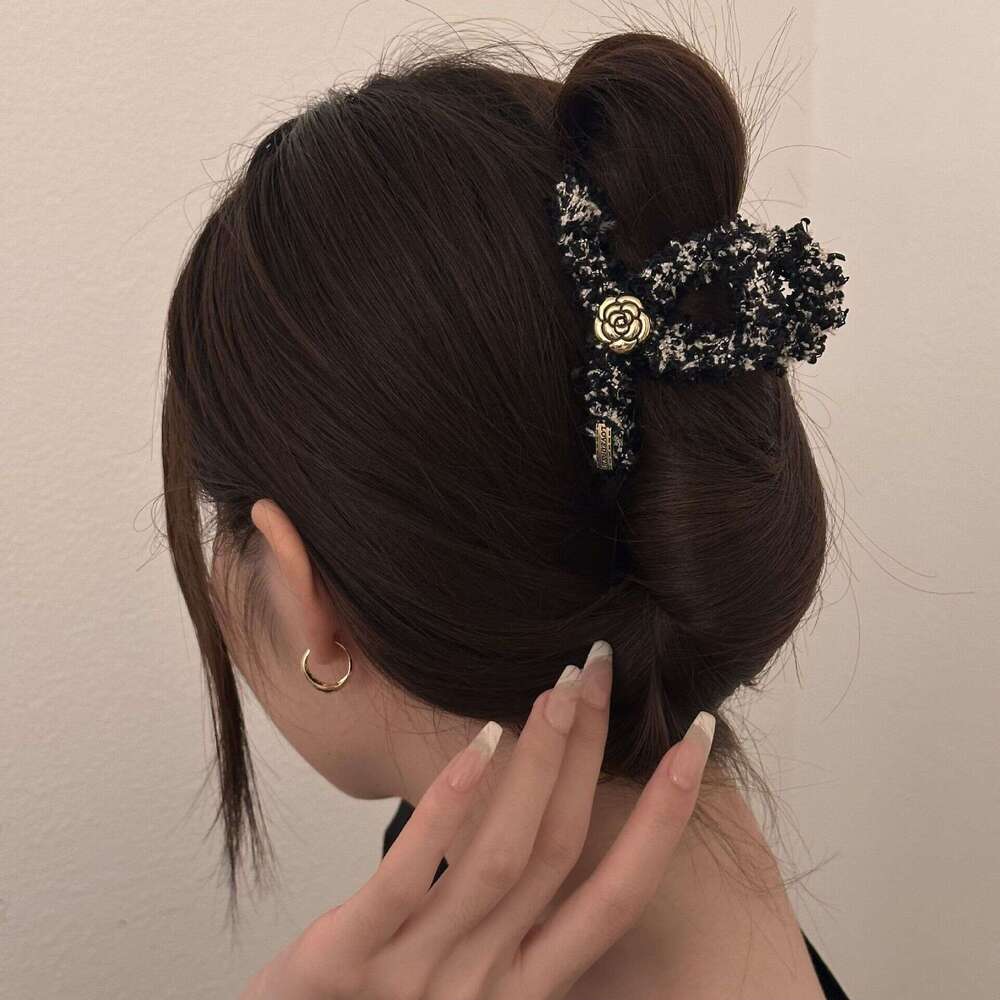 Korean French Style Small Thick Wool Medium Shark Clip Fashion Black and White Color Block Hair Claw for Women