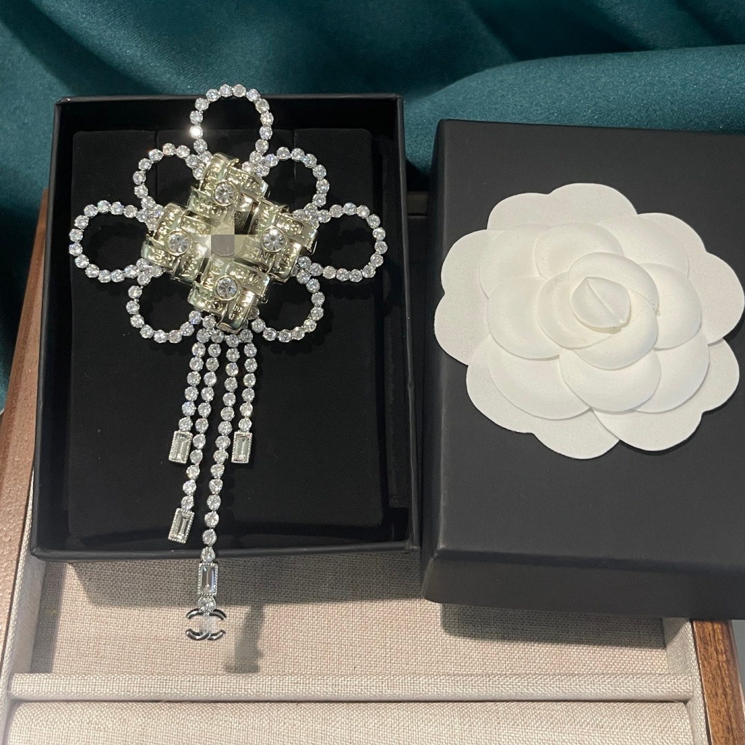 High Version Round Diamond Flower Chinese Knot Brooch Designer Jewelry Personality Versatile Temperament Party Gift