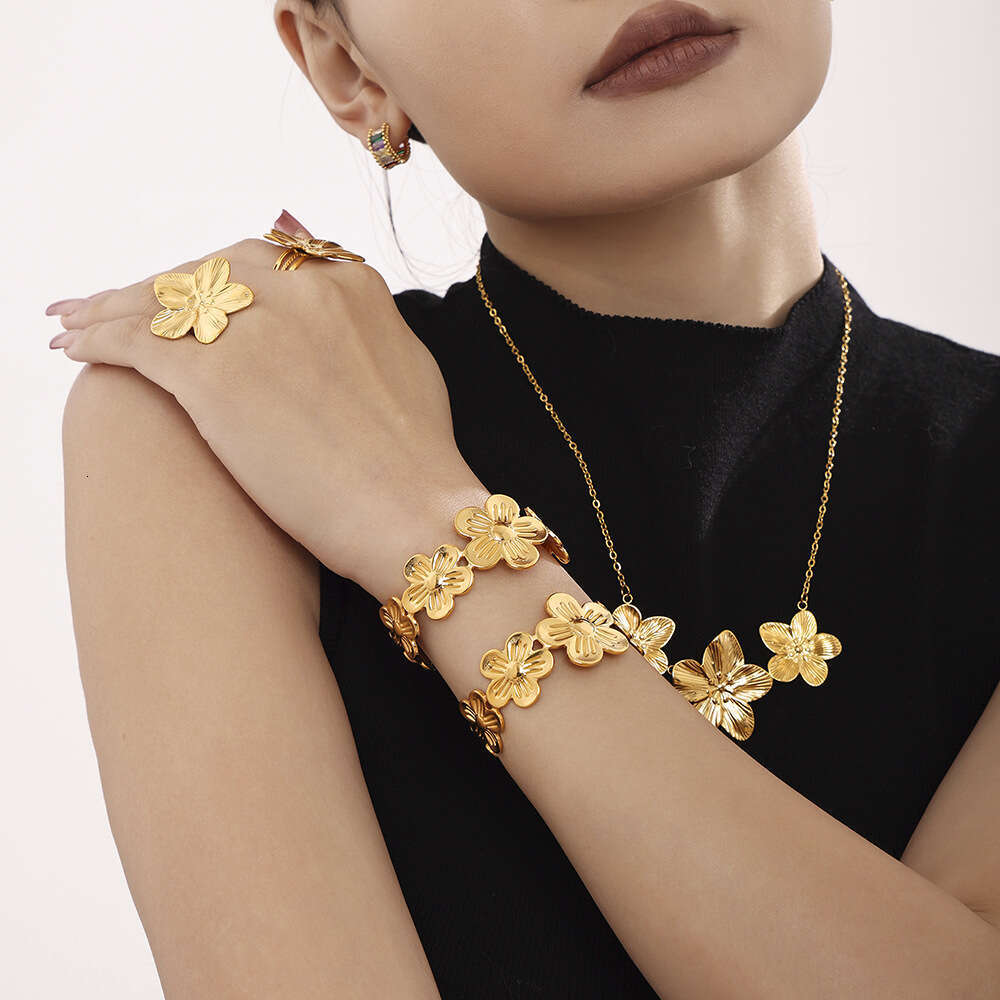 Flower Cuff Bracelet Bangle for Women Gold Color Flora Stainless Steel Bangles Casting Aesthetic Couple Wrist Jewelry pulseras Liuyuemoshang