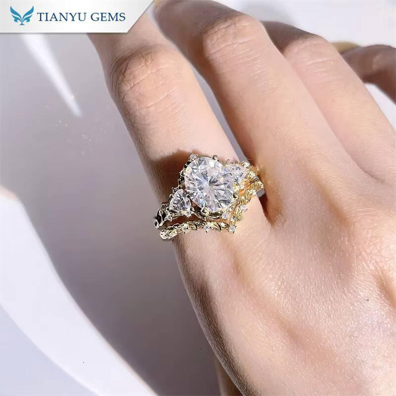 Tianyu Gems 18k 14k 10k Yellow Gold 8x10mm 3carat Oval Moissanite Ring Set DEF Gemstone Wedding Band Engagement Rings for Women
