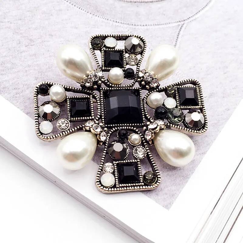 Retro Famous Luxury Brand Designer Brooch High Quality Big Pearl 5 Jewelry Brooches Pins Broach For Women Sweater Dress - view 5