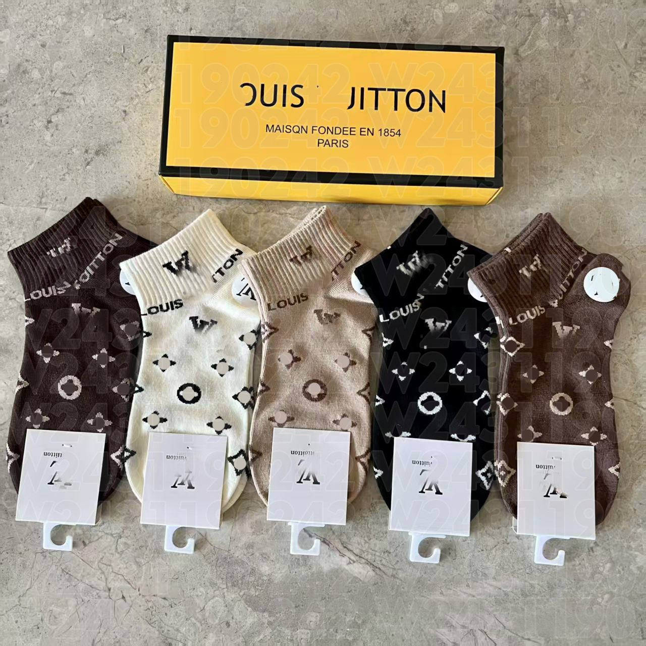 5 pairs of men's and women's running fitness socks. Sports socks. Breathable colored striped socks with letters. Fixed-color black sports socks. Designated style socks.