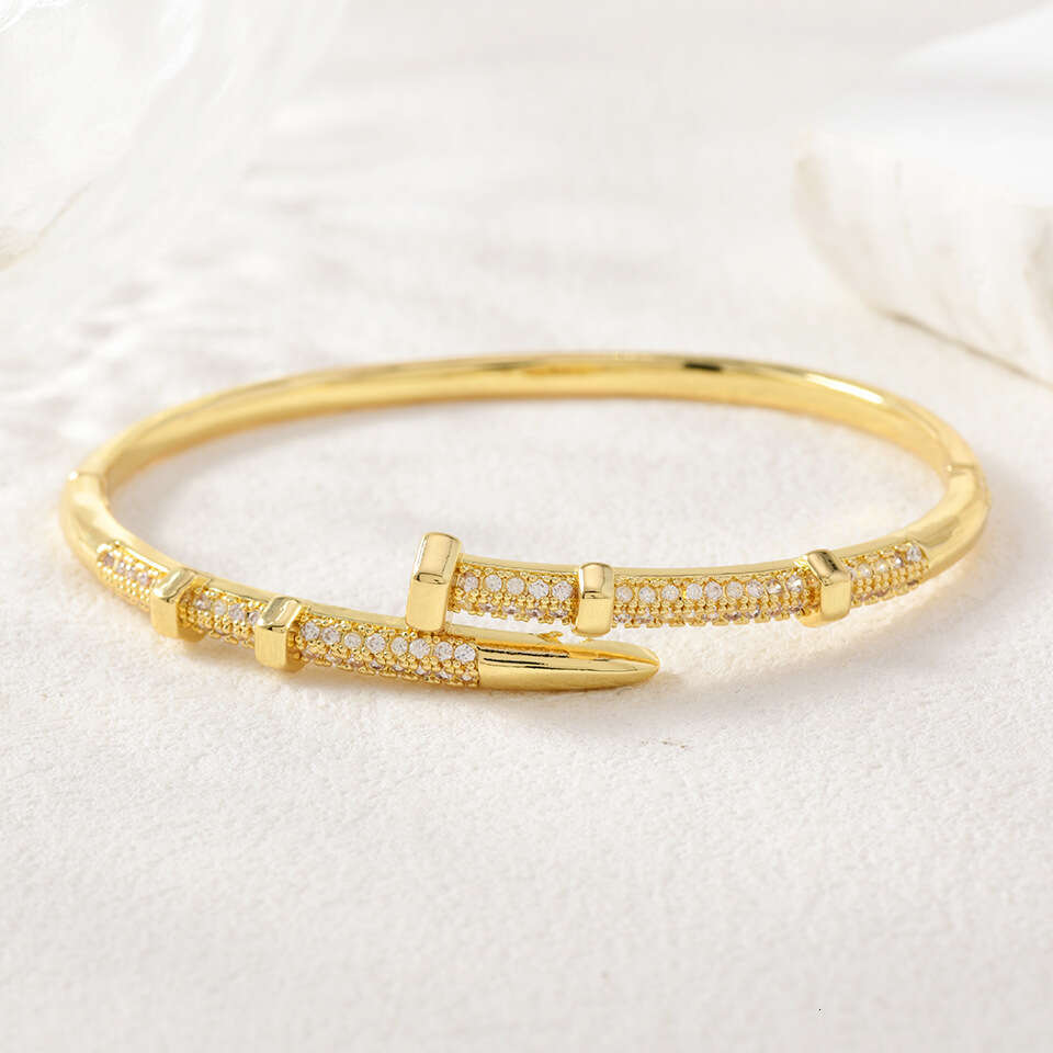 2025 Cross-Border Multiple Alloy Inlaid Zircon Fashion Bracelets High Color Retention Personalized Design Elegant Jewelry For Women Manufacturer Whole