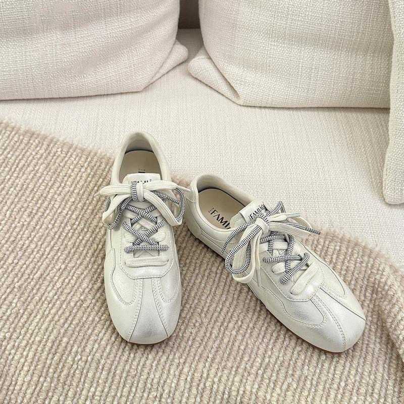 A new pair of mens and wens versatile worn-out style dirty leather shoes lace-up casual flat shoes Y251125