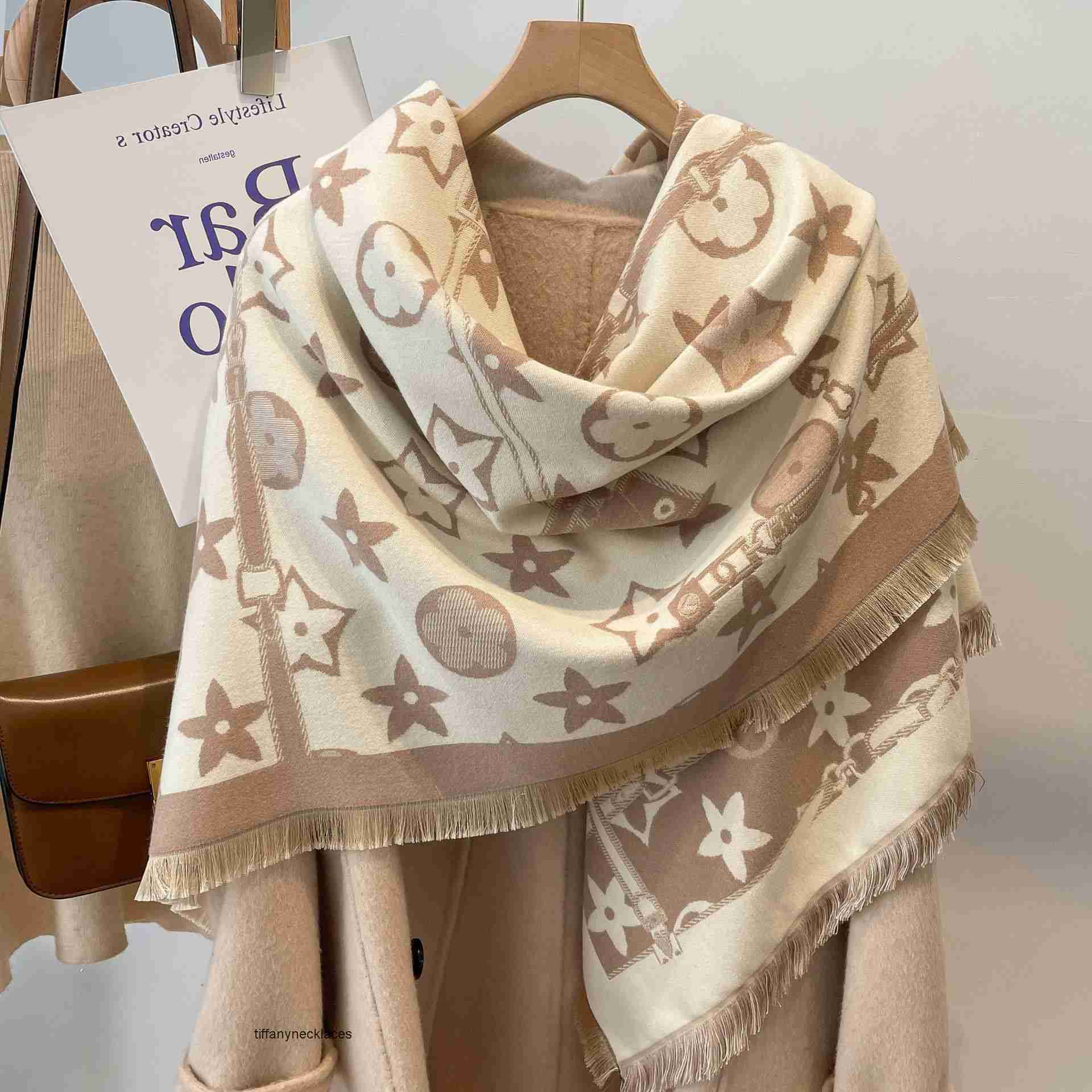 2022 new top women man designer scarf fashion brand 100 cashmere scarves for winter womens and mens long wraps size 128x122c louis viitton vuittion vuitton lv C5N JMLN