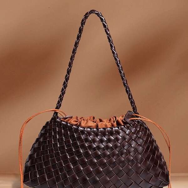 High-End Fashion Leather Single Shoulder Crossbody with Inner Pocket Large Hot-Selling Woven Women's Handbag Underarm Bag
