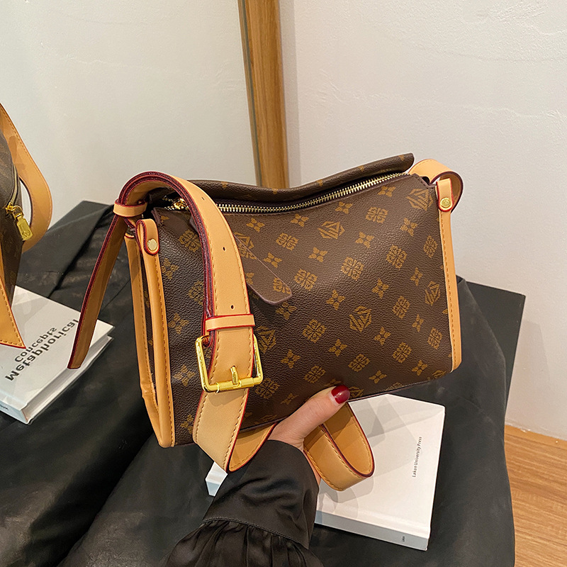 wk Crossbody Bag Luxury Bag Handbag Women Spring New High End Vintage Monogram Shoulder Bag Shopping Tote Large Capacity Color Blocking Commuter