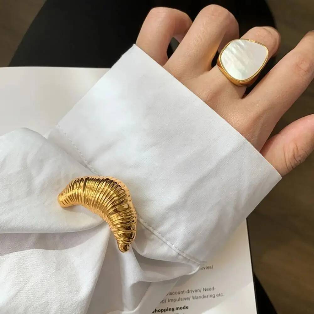 1PC Luxury Metal Croissant Brooches Gold Silver Korean Food Pins Statement Jewelry Women Men