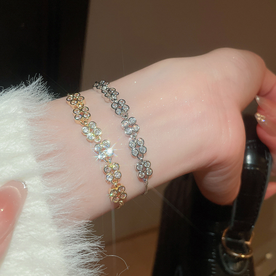 French Zircon Flower Pearl Exquisite Elegant Niche Fashion Versatile Bracelet Light Luxury High-end Feel Women's Jewelry - view 3