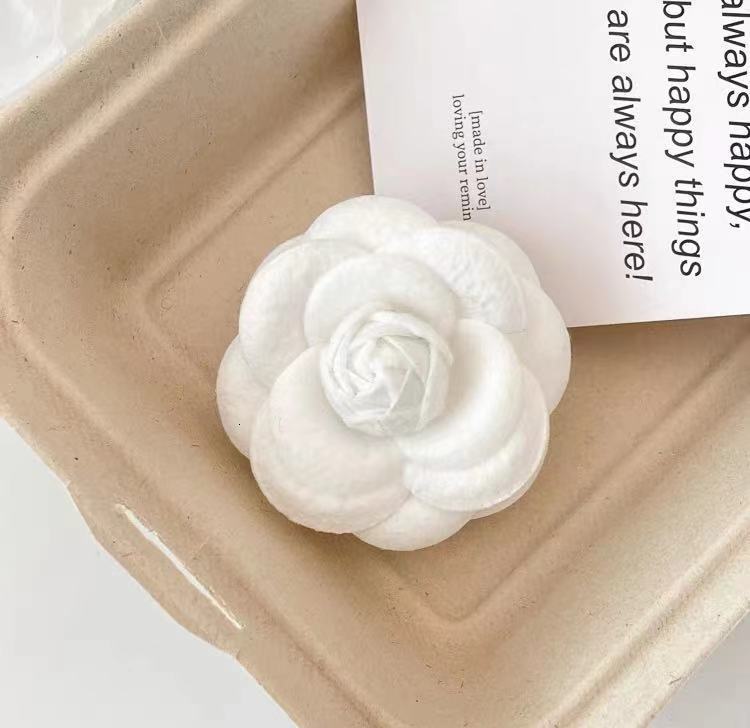 Exquisite French Fashion Style Brooch Vintage Brooch French Camellia Brooch High-End Imitation Wool Pearl Suit Coat