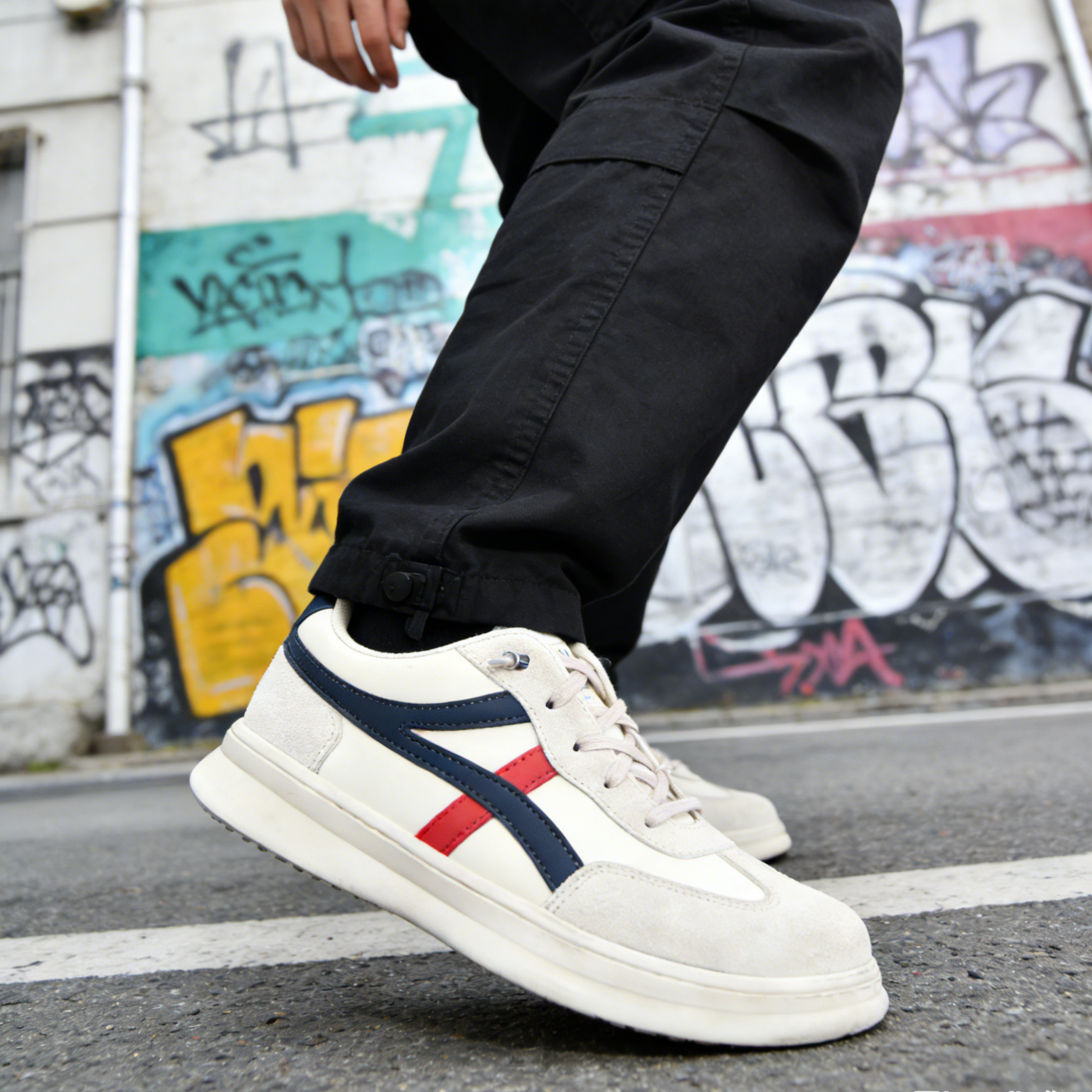 Unisex Low Top Casual Sneakers with Striped Detail Multi-Color (Black/White/Navy) Daily Commute Leisure Shoes