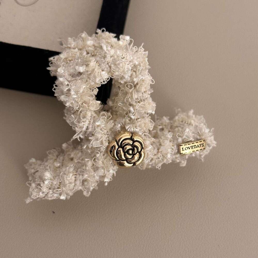 Korean French Style Small Thick Wool Medium Shark Clip Fashion Black and White Color Block Hair Claw for Women