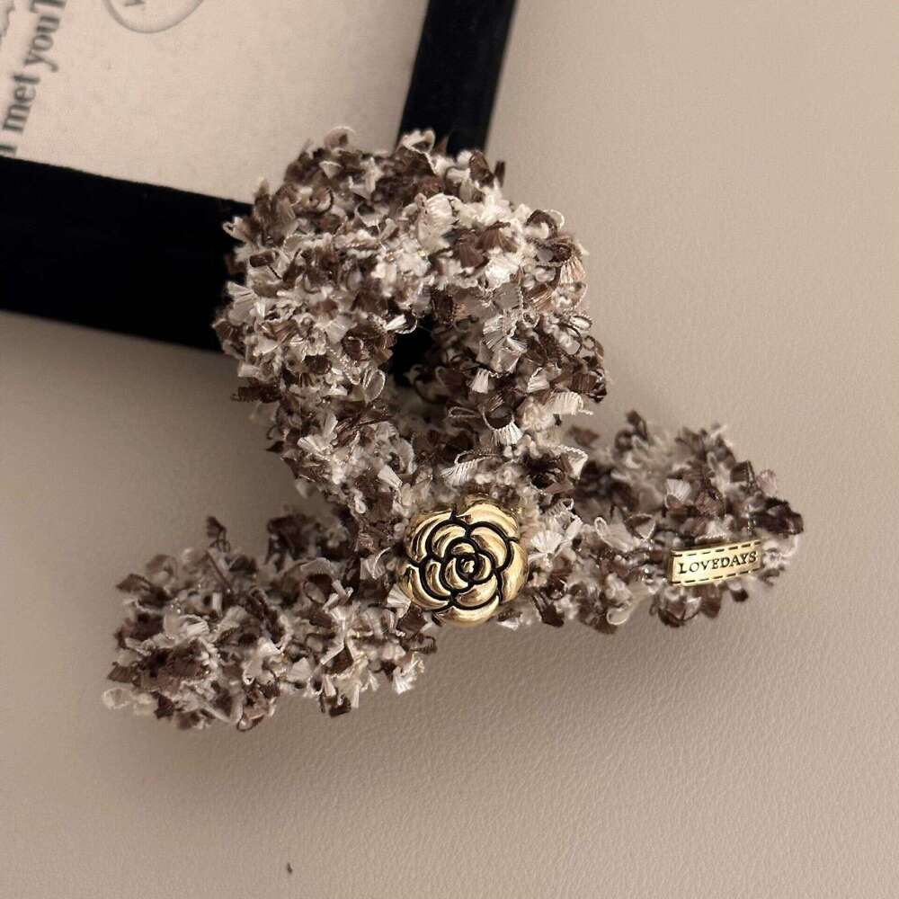 Korean French Style Small Thick Wool Medium Shark Clip Fashion Black and White Color Block Hair Claw for Women