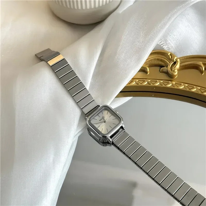Steel Band Square Quartz Watch Retro Minimalist Temperament Small Dial Watch Female Student Wristwatch Drop 260106