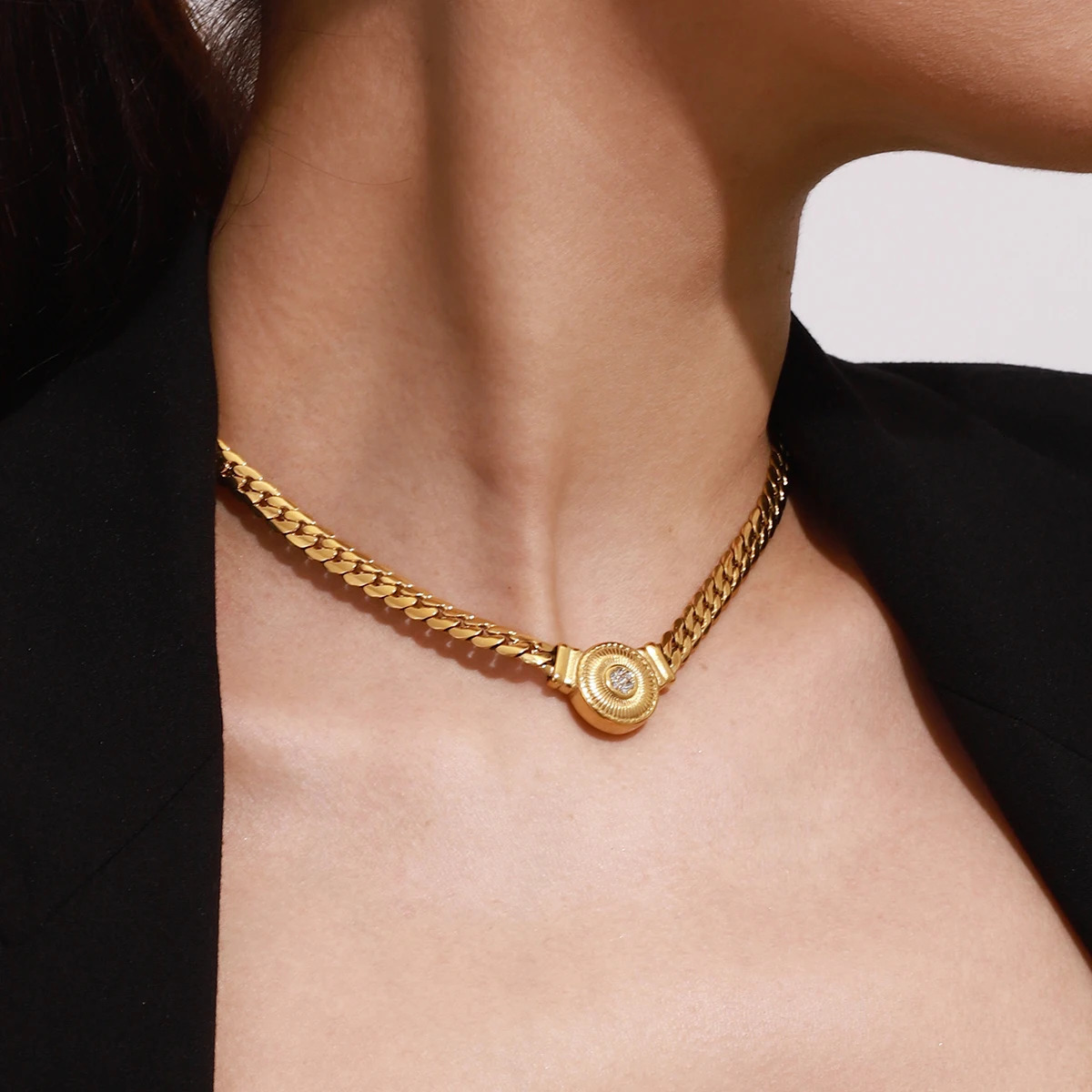 Uworld Retro Ribbed Round Pendant Necklace Watch Chain Necklace Stackable Womens Jewelry Gift for Her 251230