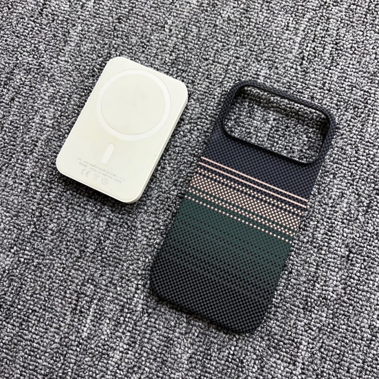 Suitable for iPhone 17 Pro Max Half-Pack Kevlar Magnetic Phone Case Apple 16 Lightweight PC Hard Protective Cover 15