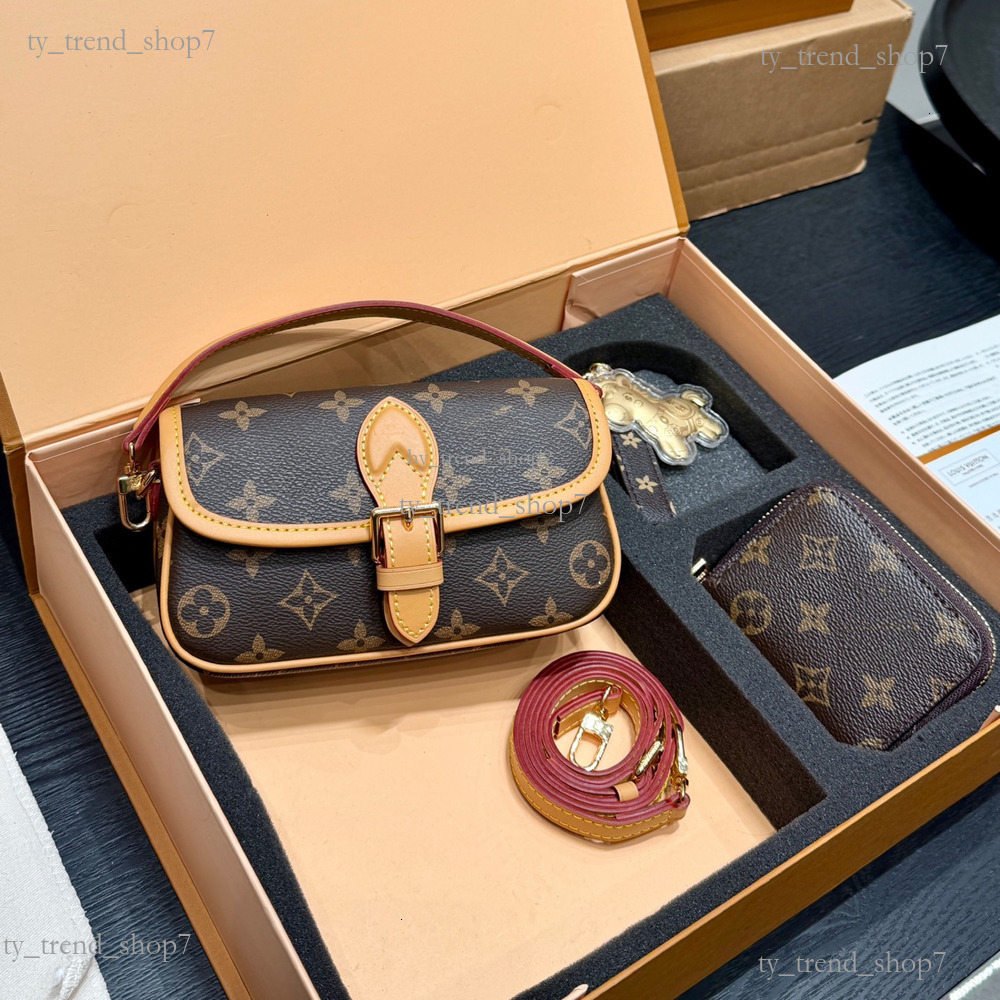 2026 Top Mini Bumbag Designer lvslys diane nano Bag takashi murakami Brown Flower monogram em Leather Crossbody Purses Messenger Men Leather Handbag Wallet 58e