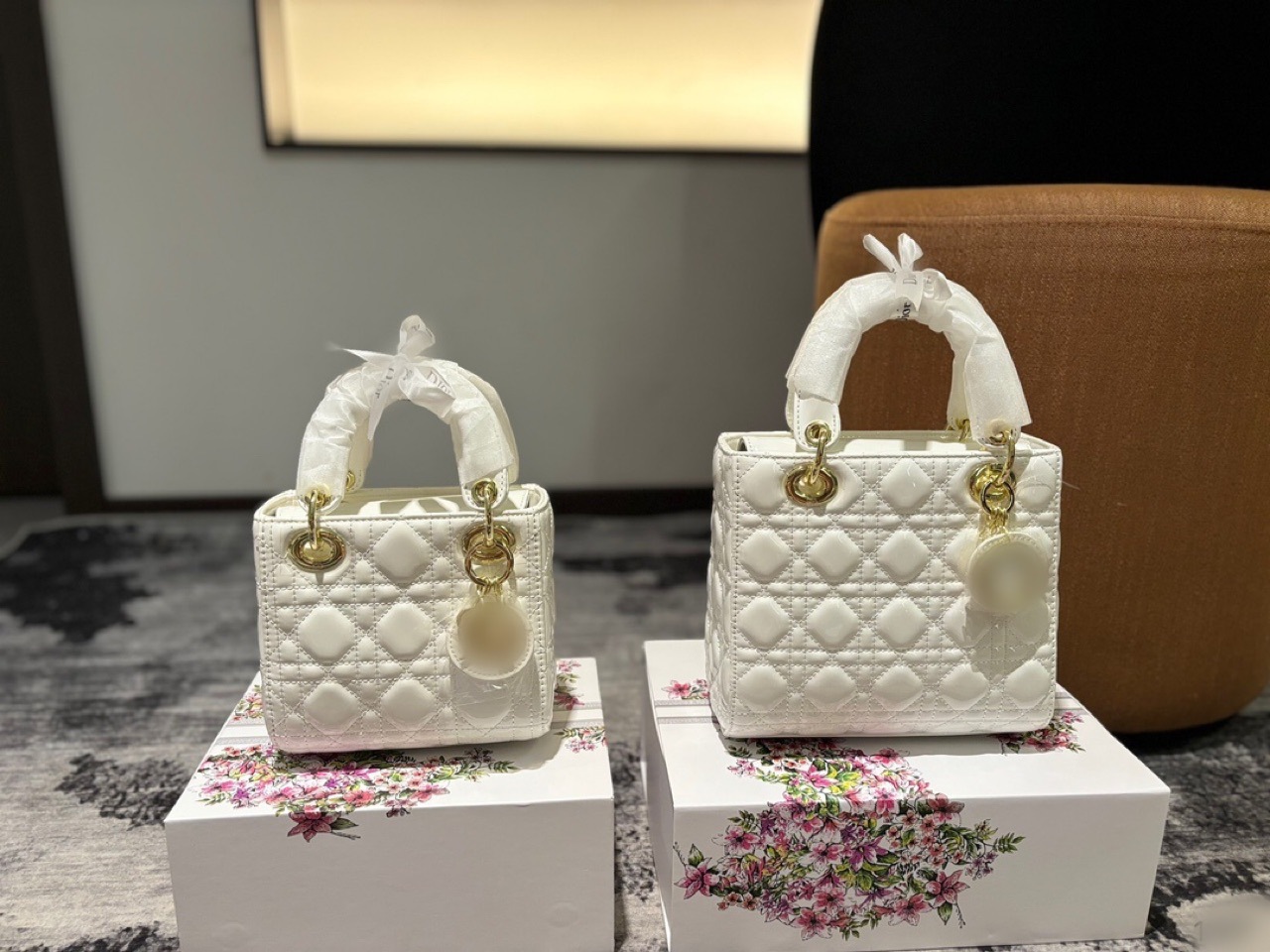 Elegant Evening Patent Leather Handbag with Adjustable Strap