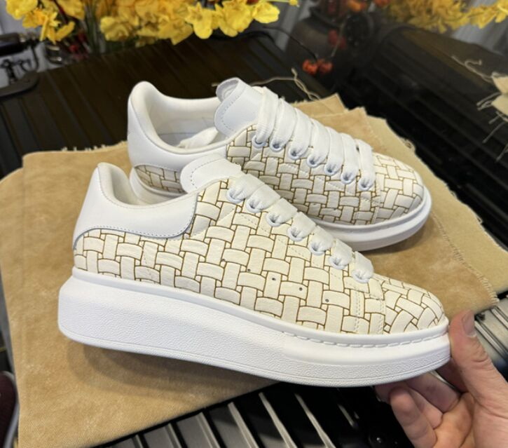 Designer Luxurys Men Women Boots Sneakers Outdoor Waterproof Wear-resistant Camping Shoes Fashionable Training Shoe Tenis Hombre For Boys Girls Party Shoes