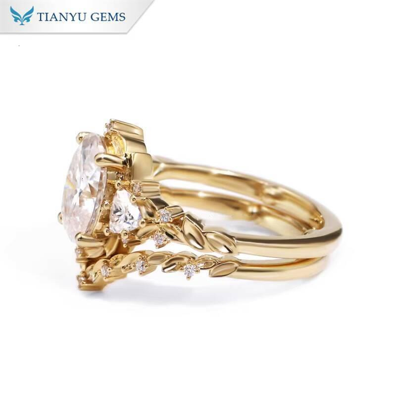 Tianyu Gems 18k 14k 10k Yellow Gold 8x10mm 3carat Oval Moissanite Ring Set DEF Gemstone Wedding Band Engagement Rings for Women