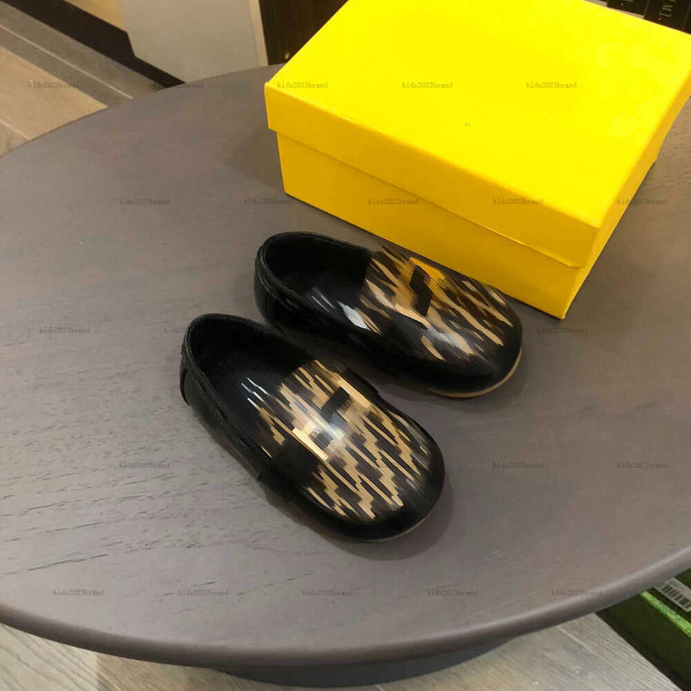 New toddler shoes Letter printing baby shoes leather shoes Size 21-28 Including paper boxes Metal decoration kids prewalker A579X16N133