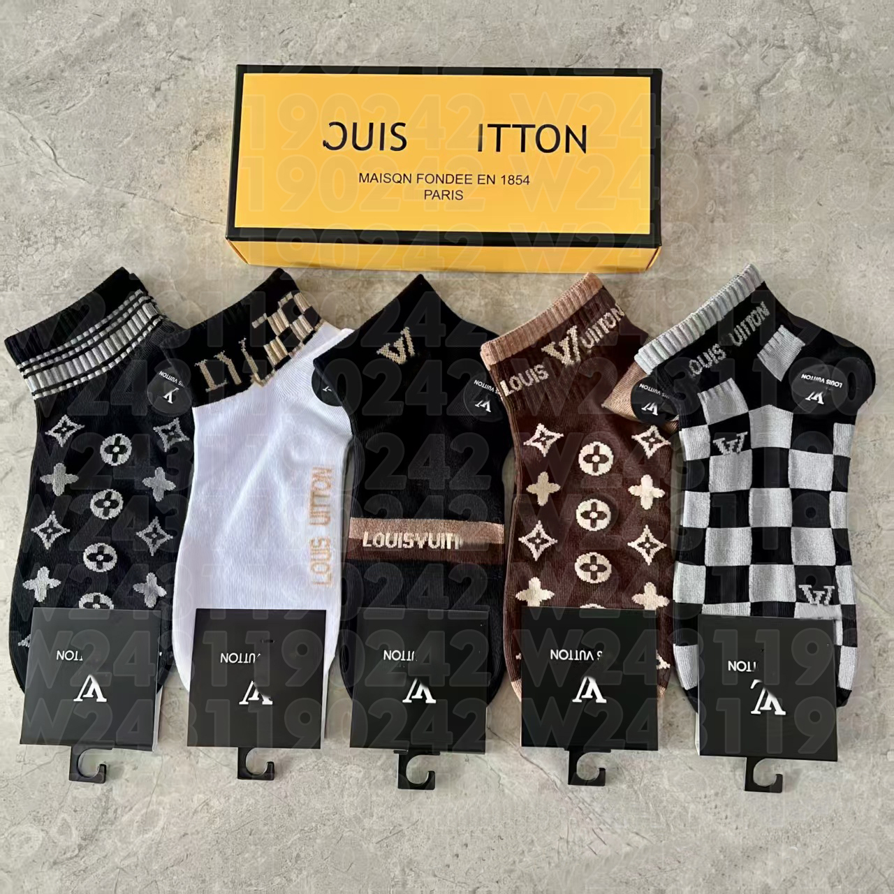 5 pairs of double-letter sports socks (men's and women's styles) - mid-calf running and fitness socks for sports. Anti-slip design style. Premium socks.