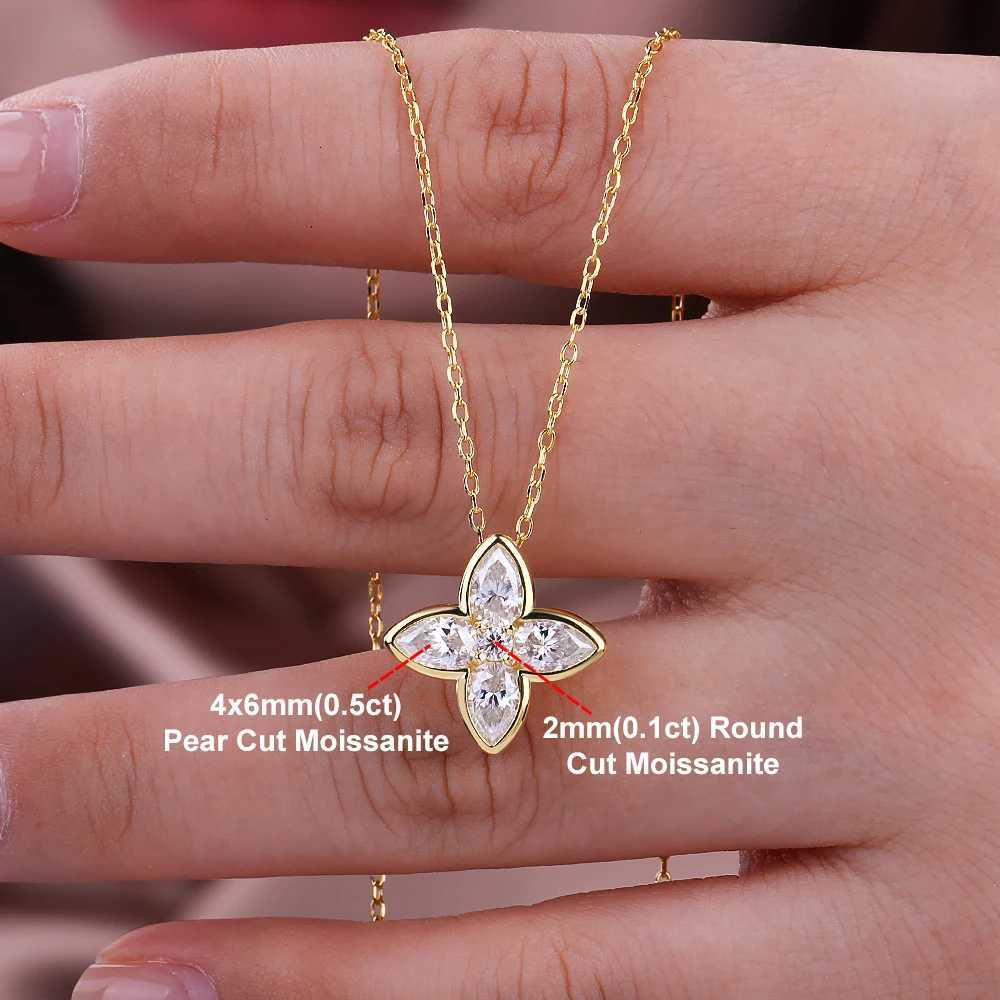 Bezel Set Full Moissanite Flower Pendant Necklace for Women Sparkling Pear Cut Diamond Pendant S925 Silver Wedding Party Jewelry H260108