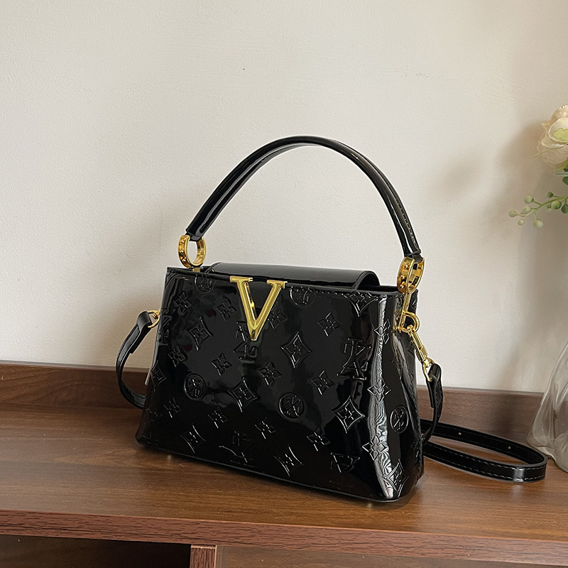 designer bag High-End for Women New Leather Large Capacity Commuter Bucket Handbag Light Luxury Shoulder Crossbody Bag