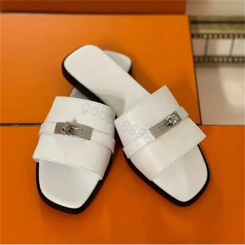 Fashion Sandals Luxury Hot Sale Women Slippers Peep Toe Flat Heels Metal Decor Designer Ladies Mules Brand Runway Slides Women Sandalias Mujer