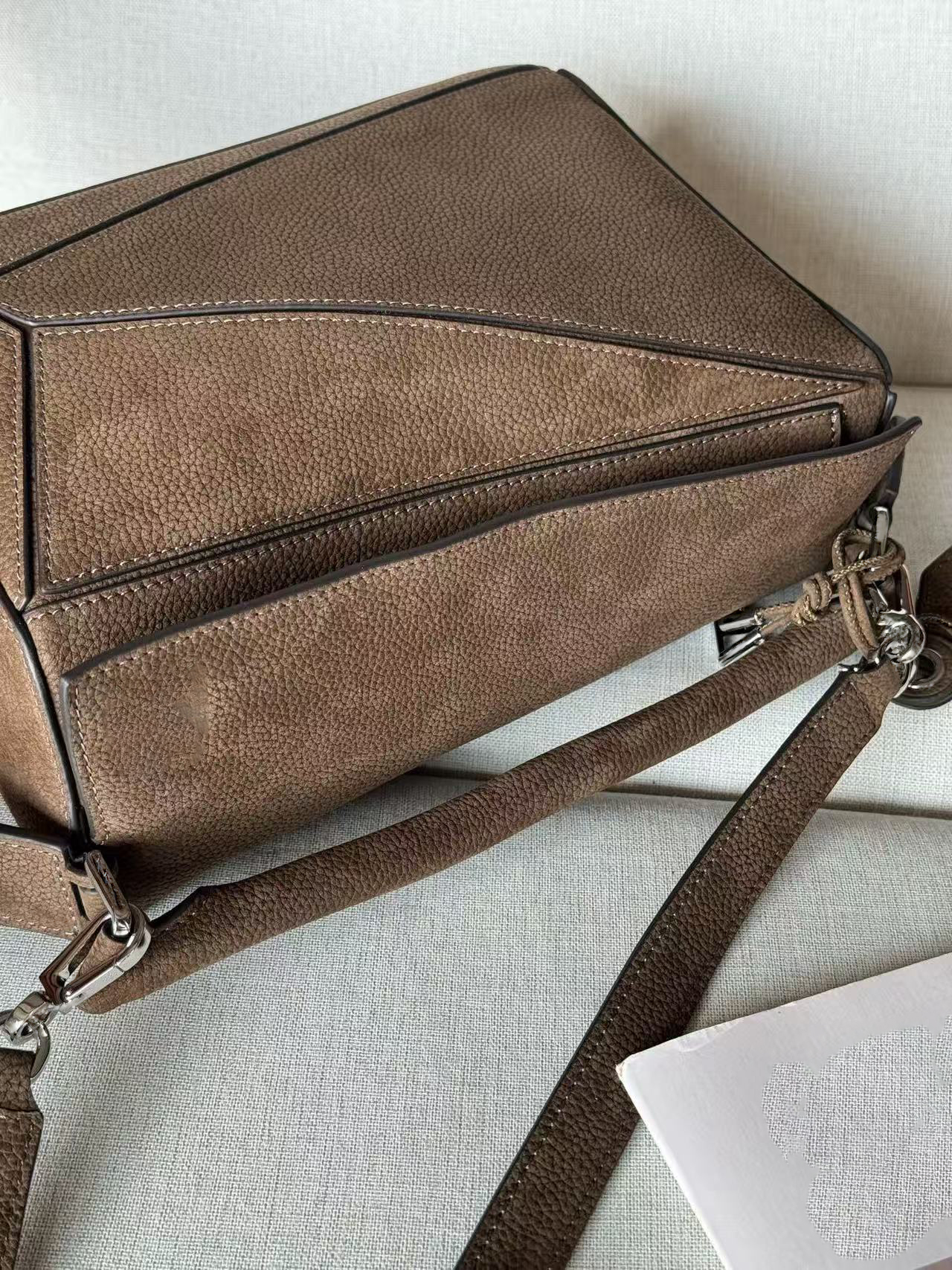 10A Chic Leather Handbag with Reversible Carry Options | Spacious Interior for Daily Essentials