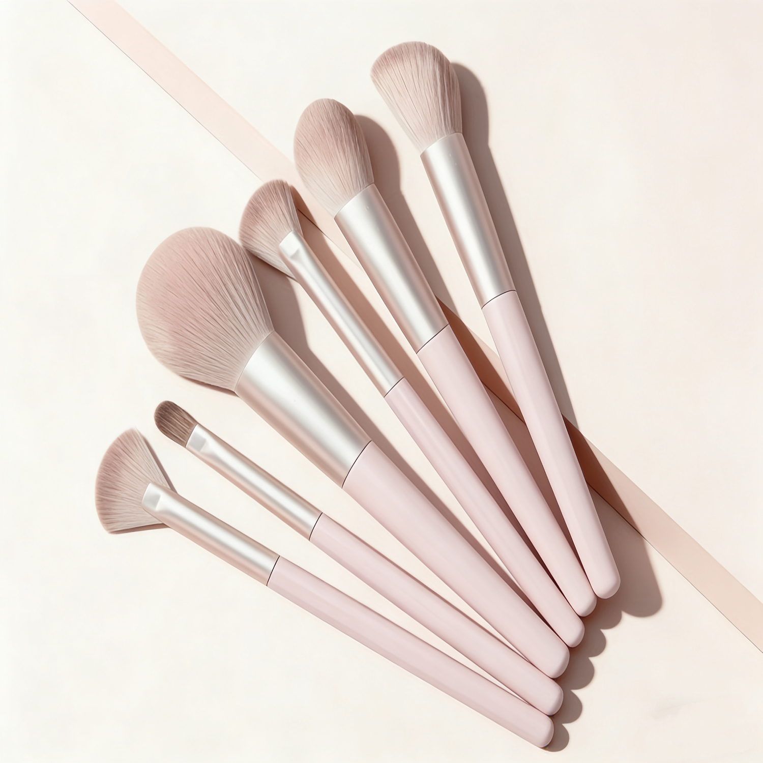 High-Quality Makeup Brush Set with Seamless Bristles for Even Powder Application