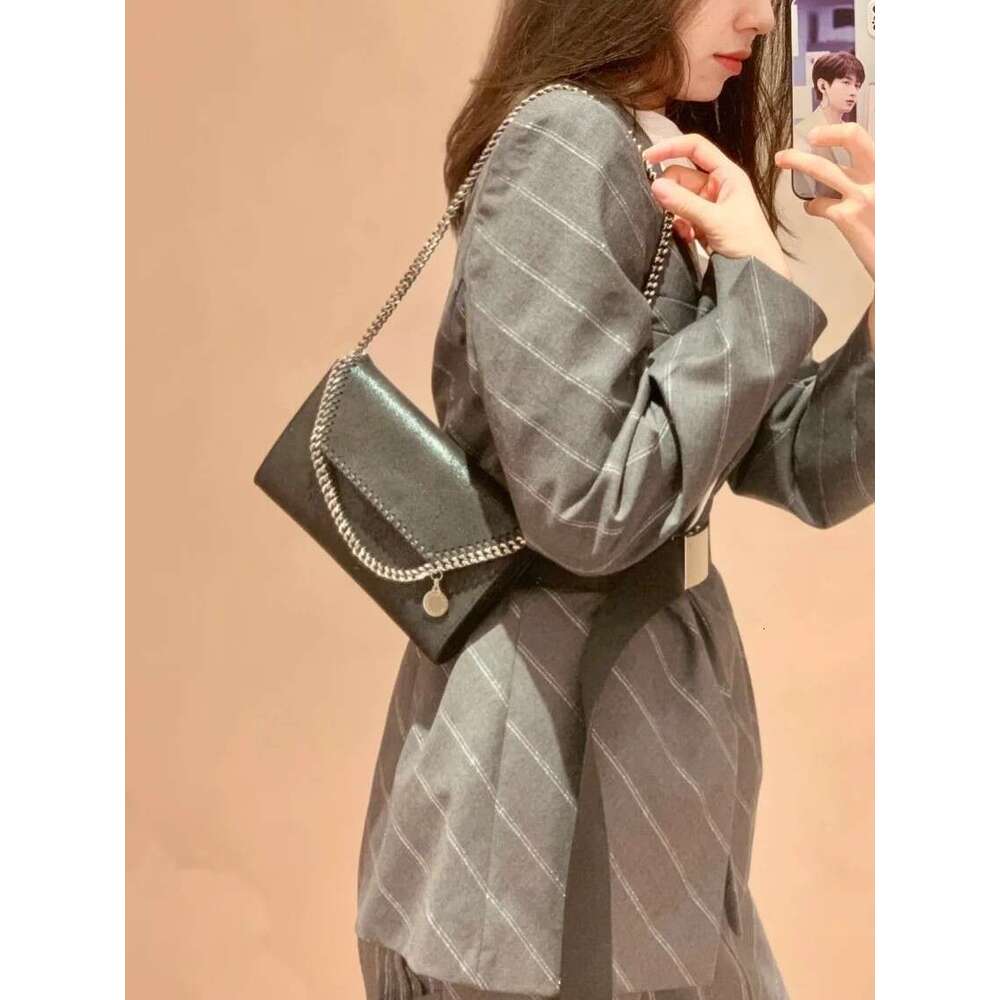 DIDENGLAOREN Womens Large Shoulder Chain Handbags Fashionable Square Tote with Zipper Closure for Daily Use 1100368158