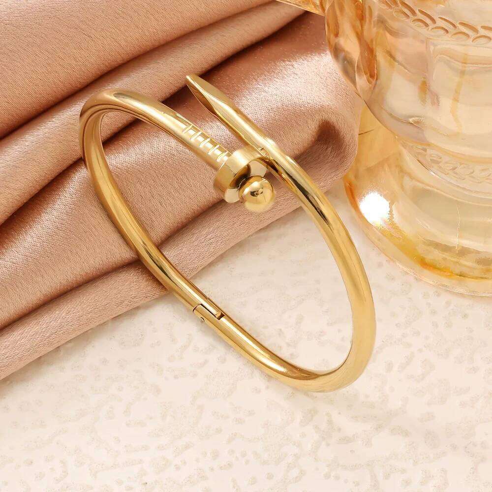Stainless Steel Gold Stackable Bracelet Set Womens Layered Fashion Design Fit for Work Casual Enhance Elegance C260108