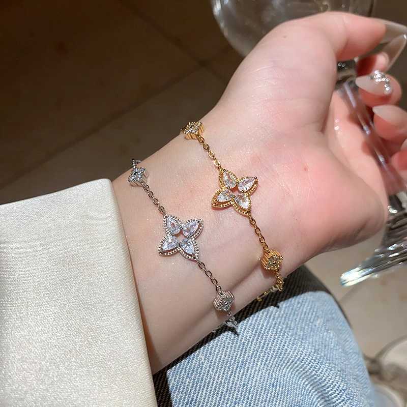 Design Crystal Flower Stainless Steel for Women 2025 New Fashion Jewelry Accessories H260108