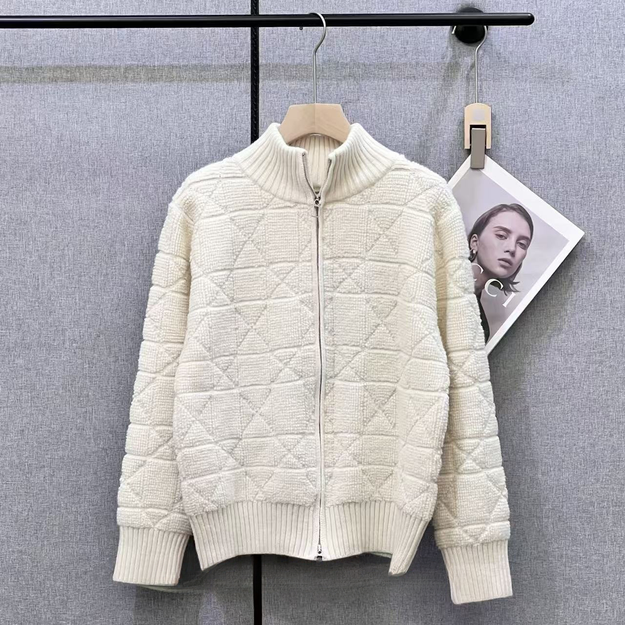 Nanyou High-End 25 Autumn Winter New D Brand Heavy Embroidery Back Diamond Pattern Solid Color Simple High Collar Knitted Jacket