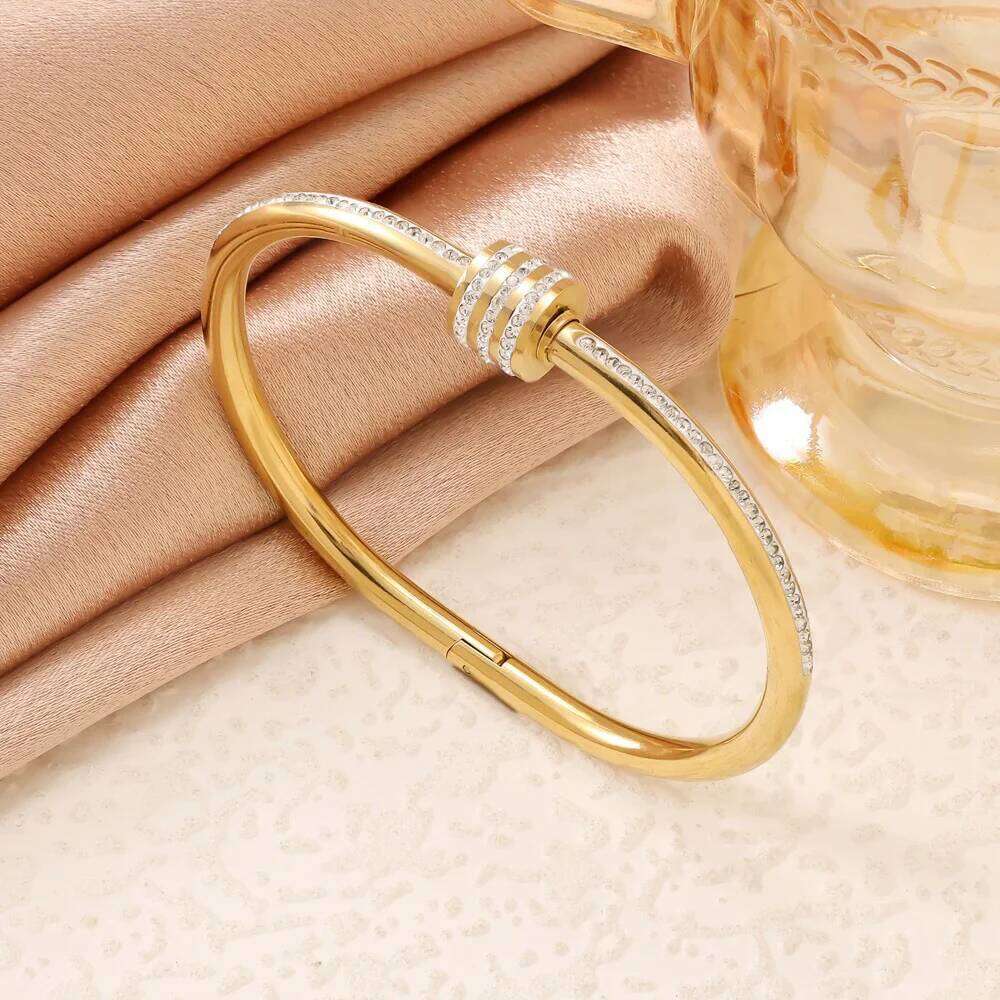 Stainless Steel Gold Stackable Bracelet Set Womens Layered Fashion Design Fit for Work Casual Enhance Elegance C260108