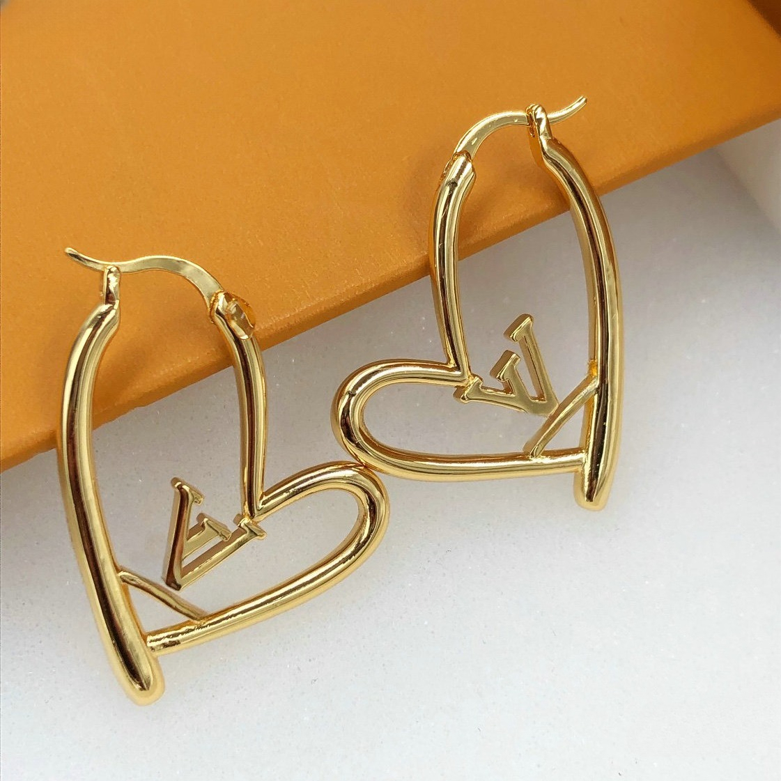 Womens Love Heart Earrings 18K Gold Plated Earrings Wedding Party Gifts Jewelry Charms Hoop Earrings Luxury Jewelry