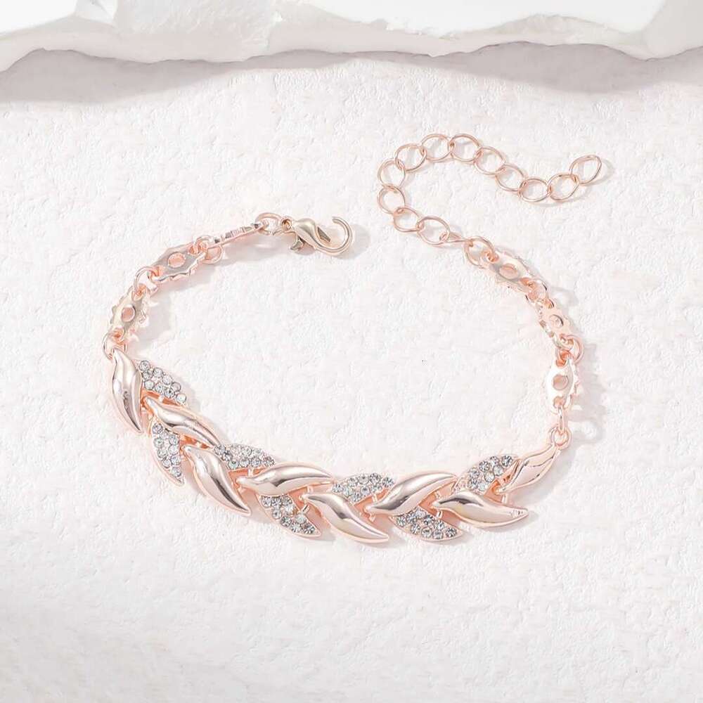 Heart-Shaped Red Diamond Bracelet Women's Designer Bracelet Luxury-Inspired Heart Jewelry